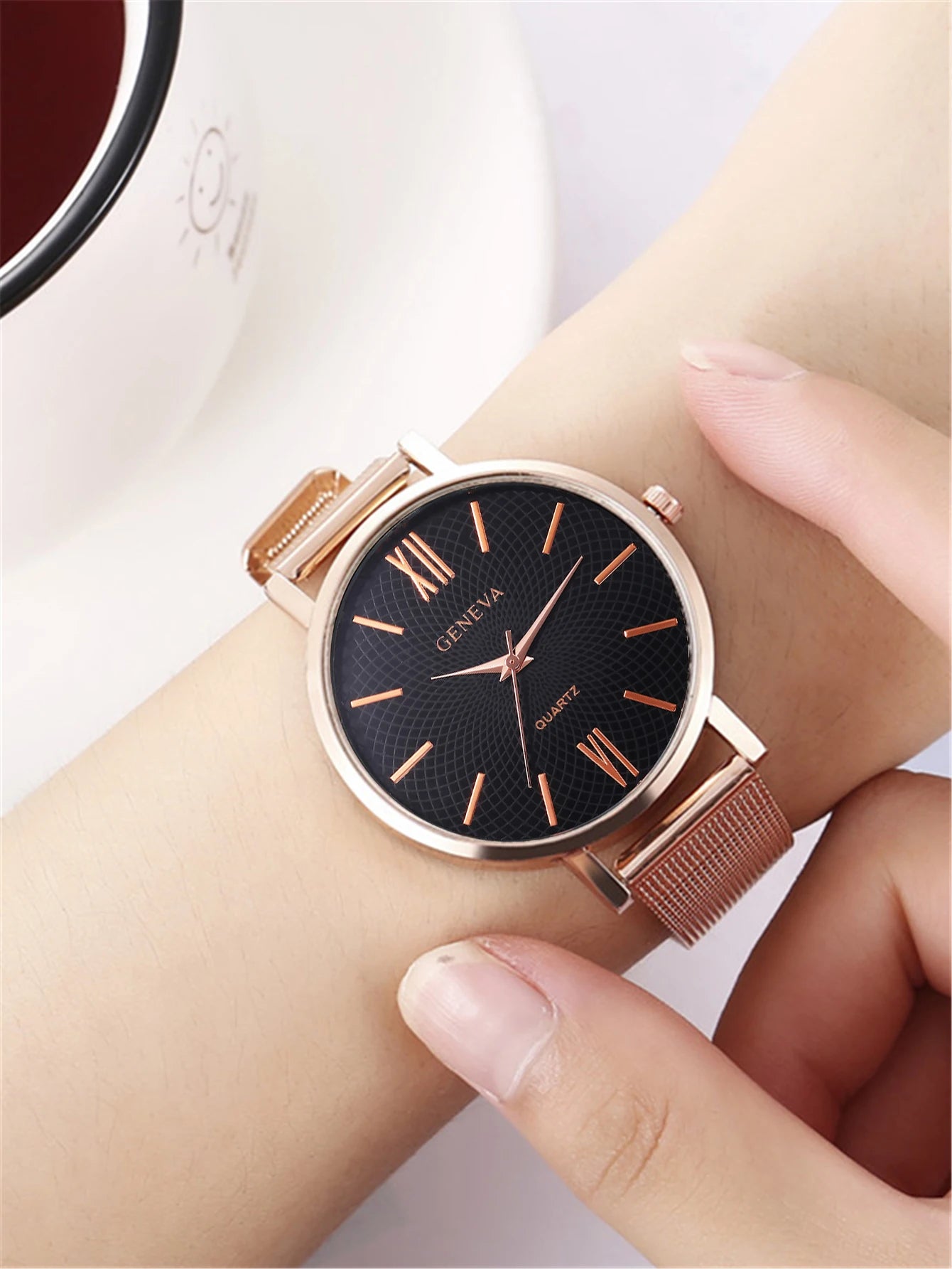 New Womens Fashion Simple Watch 