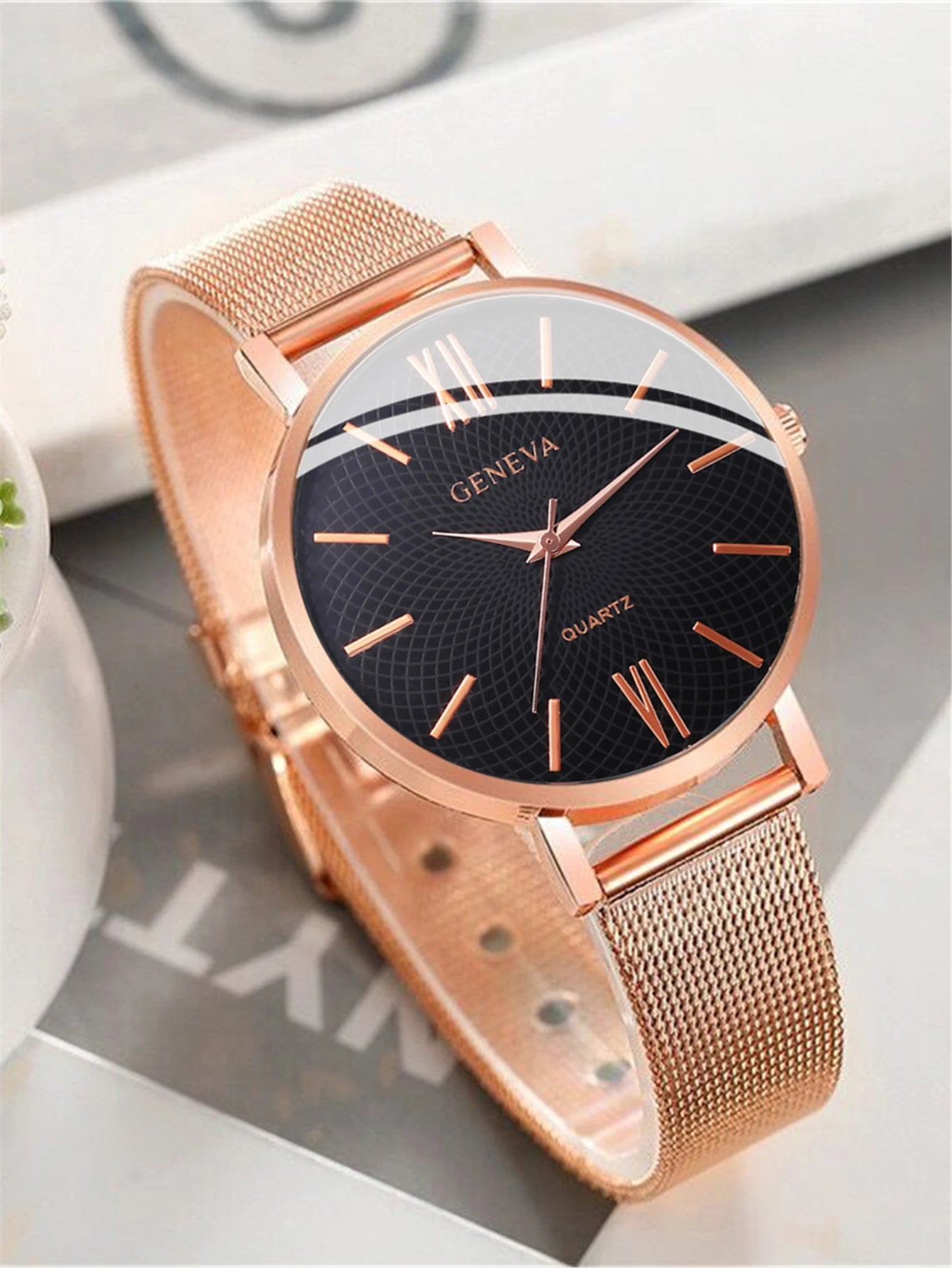 New Womens Fashion Simple Watch 